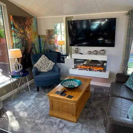Jasmine Lodge, 2 Bedroom With Hot Tub - Felmoor Park Felton  Exterior photo